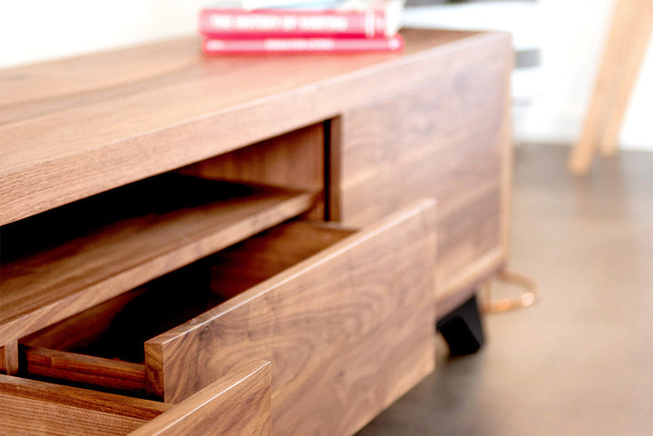 How to Choose the Right Wooden TV Unit for Your Living Room